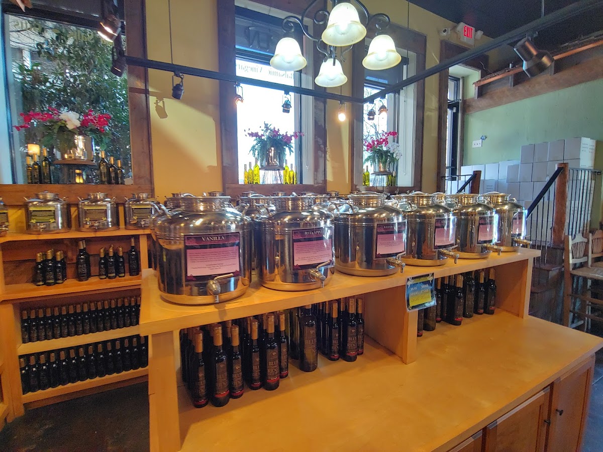 <a href="https://maps.google.com/maps/contrib/105494330768640271094">Michael Wiser</a>