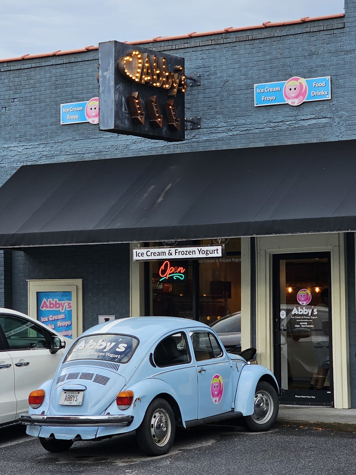 <a href="https://maps.google.com/maps/contrib/116816801781454222845">Anngelina Koenig-Fales</a>