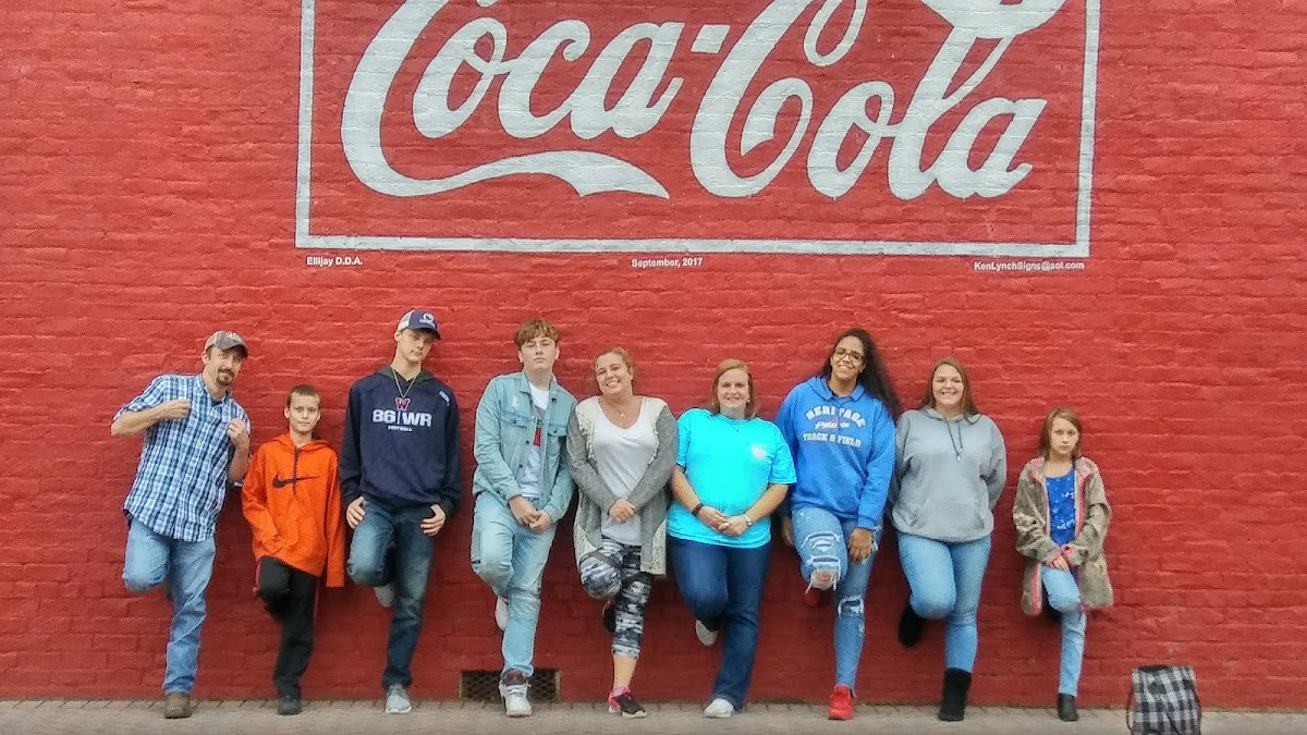 <a href="https://maps.google.com/maps/contrib/112157123568566305959">Michelle Whelchel</a>